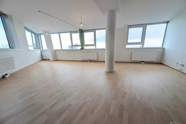 Perfekt geschnittene 4-Zimmer Wohnung direkt beim Gasometer mit atemberaubenden Fernblick
