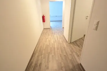 2 MONATE MIETFREI: Helles 3-Zimmer Büro in interessanter Frequenzlage