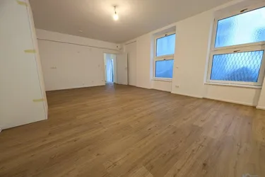 WOHNTRAUM IM HOFHAUS IN OTTAKRING: 5-Zimmer Wohnung mit Flachdach und Hof/Garten in ruhiger Wohnlage