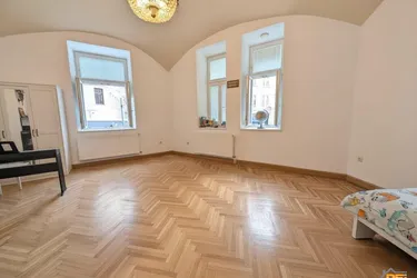 1060 MARIAHILF: Zentral gelegene 3-Zimmer Wohnung mit Altbaucharme