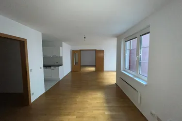 Gut geschnittenes Büro in guter Lage nahe U6