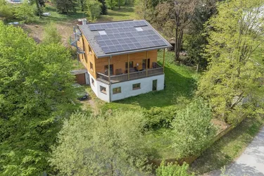 Holzblockhaus als Büro oder Praxis – hochwertige Ausstattung und nachhaltiges Raumkonzept