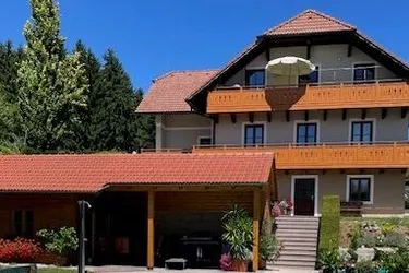 Tolle Landhauswohnung mit 2 Balkone -3 Zimmer