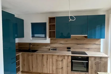 Schöne 2 Z.-Wohnung mit Tiefgarage, Terrasse u. kl. Eigengarten