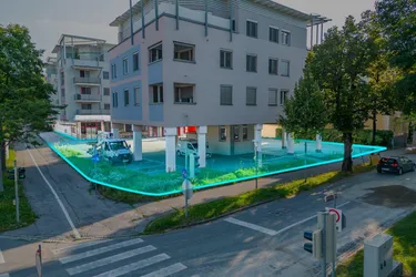 Vielseitige Gewerbefläche mit 43 Parkplätzen zu kaufen – Perfekt für Ihr Business!
