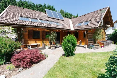 Charmantes Holzhaus mit Blick auf die Berge in wunderschöner Naturlage!