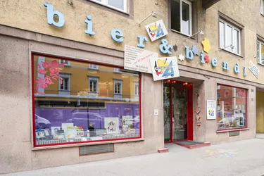 BEKANNTES, ERFOLGREICHES GESCHÄFT FÜR KÜNSTLERBEDARF SUCHT NACHFOLGERIN