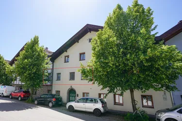 HALL - REIZENDE, GEPFLEGTE ZWEIZIMMERWOHNUNG AUF 70m2 , ALLGEMEINGARTEN