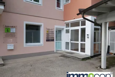 GÜNSTIGE MIETE: BÜRO / PRAXIS in einem WOHN-GESCHÄFTSHAUS in BAD GOISERN!