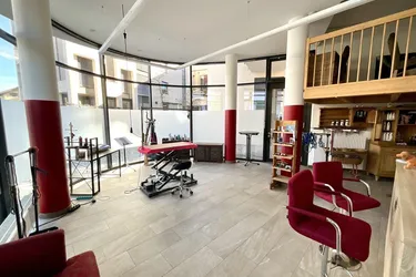 HIER ARBEITEN SIE AN SPITTALS ERSTER ADRESSE! TOP MODERNE GESCHÄFTSFLÄCHE MIT ATTRAKTIVEM FLAIR DAS ZUM FLANIEREN UND BUMMELN EINLÄDT!