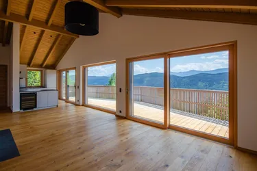 EINZIGARTIG. FÜR MENSCHEN MIT WEITBLICK. EIN RÜCKZUGSORT DER EXTRAKLASSE FÜR GENIESSER IN ERLESENER LAGE VON MILLSTATT AM SEE!