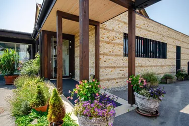 WOHNEN, ARBEITEN &amp; GENIESSEN - EIN EINZIGARTIGES GASTRONOMIEJUWEL MIT PRIVAT-WOHNUNG UND SEEBLICK IN SEEBODEN!
