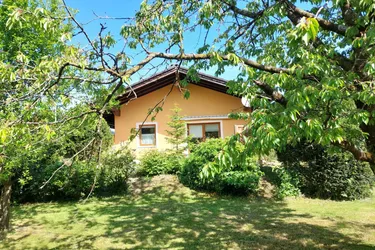 Wochenendglück auf großem Grundstück mit Pool und in Seenähe!