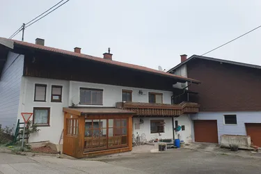 Pferdehalter aufgepasst ! ca. 2,8 ha Grünland + Wohnhaus + umgebautem Stall + vielfältigem Gebäudebestand