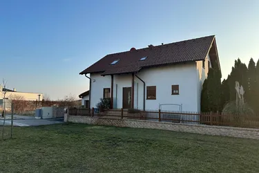 Expose WOHLFÜHLTEMPEL MITTEN IM GRÜNEN IN TOLLER WOHNLAGE MIT VIELEN HOCHWERTIGEN AUSSTATTUNGSDETAILS