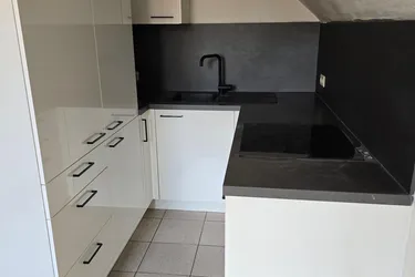 MODERNE DACHGESCHOSSWOHNUNG IN ZENTRUMSNÄHE!