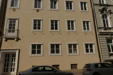 ALTBAUMIETWOHNUNG IN ZENTRUMSNÄHE!