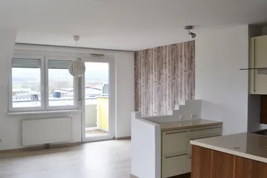 Expose großzügige 4 Zimmer Wohnung mit Balkon und Fernblick