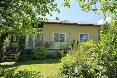 „Wohnen in Eggendorf: Gepflegter Bungalow mit 5 Zimmer und Garten“