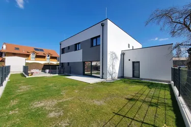 BEEINDRUCKENDE 2,75m RAUMHÖHE! KAMIN-KLIMA-BESCHATTUNG. 152m² Wfl. 5 ZIMMER. ZIEGEL. PROVISIONSFREI.