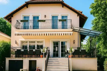 IHRE CHANCE: 192 m²-VILLA +719 m² EIGENGRUND
+GRÜNLAGE +GARAGE +VOLLKELLER