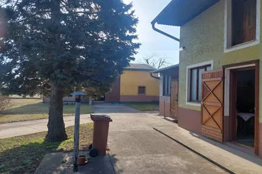 Neusiedl/See Nähe - Einstellflächen vorhanden - Landhaus