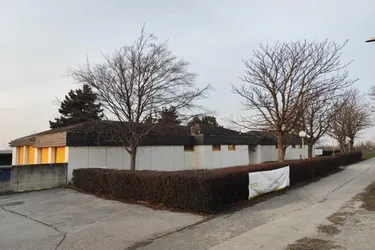Großzügiges Büro in Parndorf mit Garten, 4 Garagen &amp; 9 Stellplätzen zu mieten!