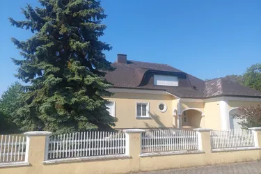 2422 Pama - repräsentatives Einfamilienhaus mit großem Grundstück