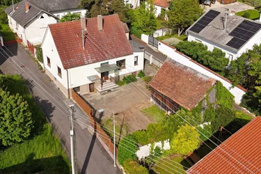 sanierungsbedürftiges Häuschen in ruhiger, gemütlicher Lage