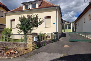 Gepflegtes Wohnhaus mit Obstgarten