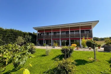 Exklusives Einfamilienhaus in unverbaubarer Aussichtslage – Wohnen mit Fernblick und Natur