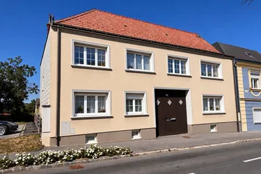 Charmantes Bauernhaus mit ca. 220 m² Wohnfläche, Garten und vielseitigen Nebengebäuden in Draßmarkt