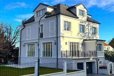 BEZUGSFERTIGE STILVILLA MIT BLICK IM GERSTHOFER COTTAGE, LIFT, GARAGE, SMARTHOME, POOLVORBEREITUNG