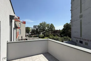 EHK 100 | 2 Zi Dachgeschosswohnung mit Balkon
