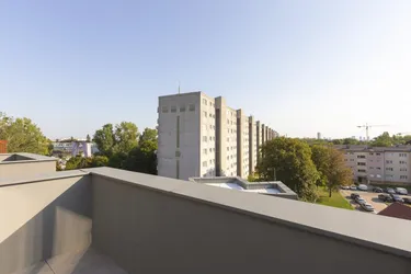 EHK 100 | Traumhafte Dachgeschosswohnung mit 4 Zimmern und südseitiger Terrasse