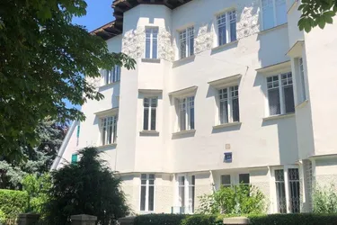 Unter St. Veit - sanierungsbedürftige, sehr schöne Gartenwohnung und großes Magazin im Stilaltbau - 96m² Eigengarten