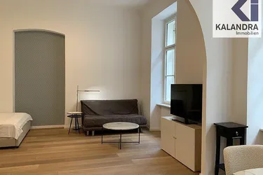 MÖBLIERTE ALTBAUWOHNUNG