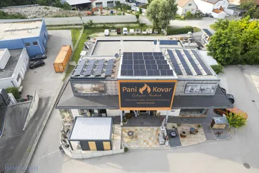 EIGENNUTZUNG ODER ANLAGE (ca. 6,2% Rendite (ca. € 150.000,-- / Jahr Nettomieteinnahmen)): Moderne, sehr gepflegte und modernisierte (Ertrags-)Gewerbeliegenschaft mit ca. 1.150 m² NF und 3.867 m² GF in Krems zu kaufen!