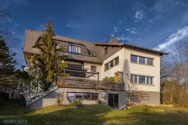Expose SEHR HELLE, GEPFLEGTE ca. 163 m² DACHGESCHOSSWOHNUNG MIT GARTENNUTZUNG IN PERCHTOLDSDORFER BEST-RUHELAGE ZU KAUFEN!