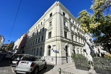 RENOVIERTE, SEHR HELLE, RUHIGE ALTBAU-WOHNUNG MIT LIFT NAHE WÄHRINGER PARK ZU KAUFEN!