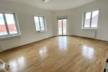 SEHR HELLE, NEU AUSGEMALTE 72m2-WOHNUNG MIT LIFT IN HAUPTBAHNHOFSNÄHE PROVISIONSFREI ZU MIETEN!