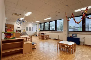 VOLL AUSGESTATTETER KINDERGARTEN IN TOP-LAGE IM INDUSTRIEGEBIET LIESING – IDEAL FÜR ELTERN AM ARBEITSPLATZ