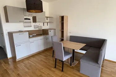 Neuer Preis !! Eigentumswohnung mit 21 m² Loggia !!