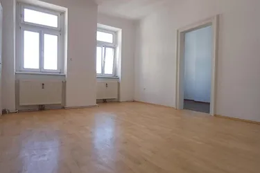 ZENTRALE LAGE IM HERZEN DER STADT - SANIERTE BÜRO- UND GESCHÄFTSRÄUME MIT SCHLOSSBERGBLICK - RUHELAGE!
