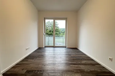4-Zimmer-Wohnung, jedes Zimmer mit eigenem Balkon - ruhige Grünlage