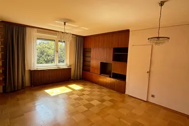 Helle 4-Zimmer-Wohnung mit kleinem Balkon in attraktiver Wohngegend