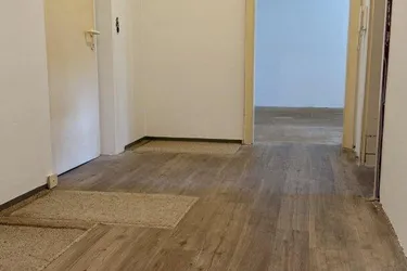 KAUF SALZBURG STADT - Nähe Andräviertel - Weiserhofstraße: Großzügige 84 m² 3-Zimmer-Wohnung mit 12 m² Süd-Loggien - renovierungsbedürftig