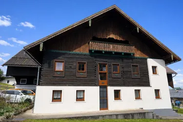 KAUF - NÄHE NUSSDORF AM HAUNSBERG: Aufwendig teilrenoviertes Bauernhaus aus dem 18. Jhdt. mit Nebengebäude - Zweitwohnsitz möglich!