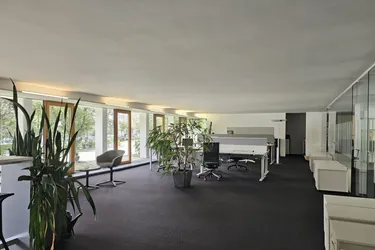Topmoderne Büro-/Geschäftsfläche Nähe Klinik/ Uni