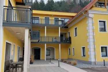 Expose Außergewöhnliche, moderne Dachgeschosswohnung mit kl. Balkon und 2x Autostellplatz